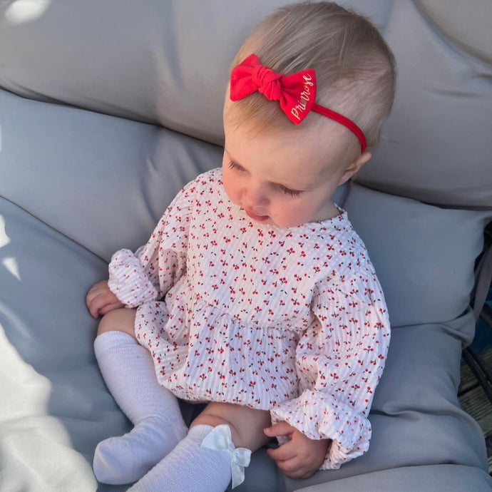 Red sweetheart bows